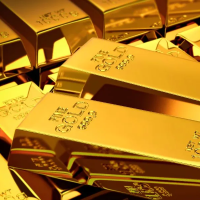 Gold price per tola increases Rs500