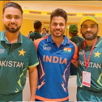 Pakistan, Indian players share light moment