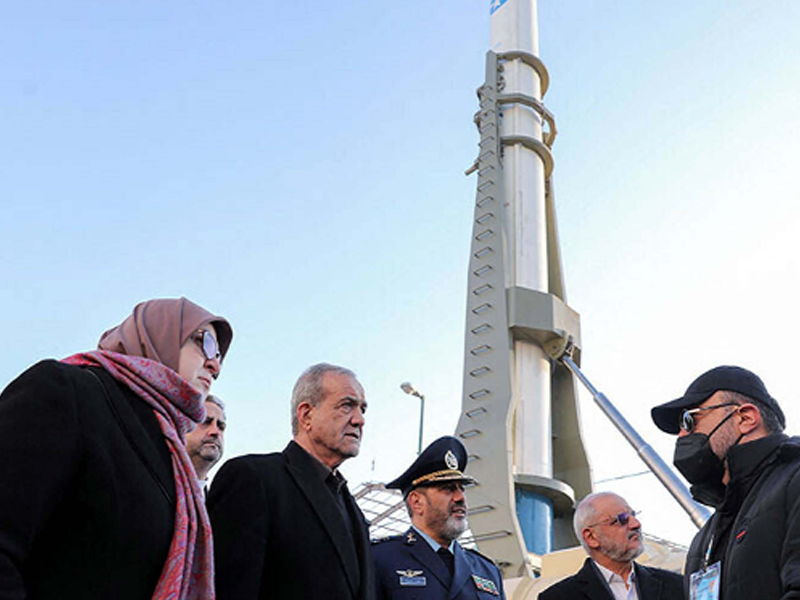 Iran unveils new ballistic missile in show of force