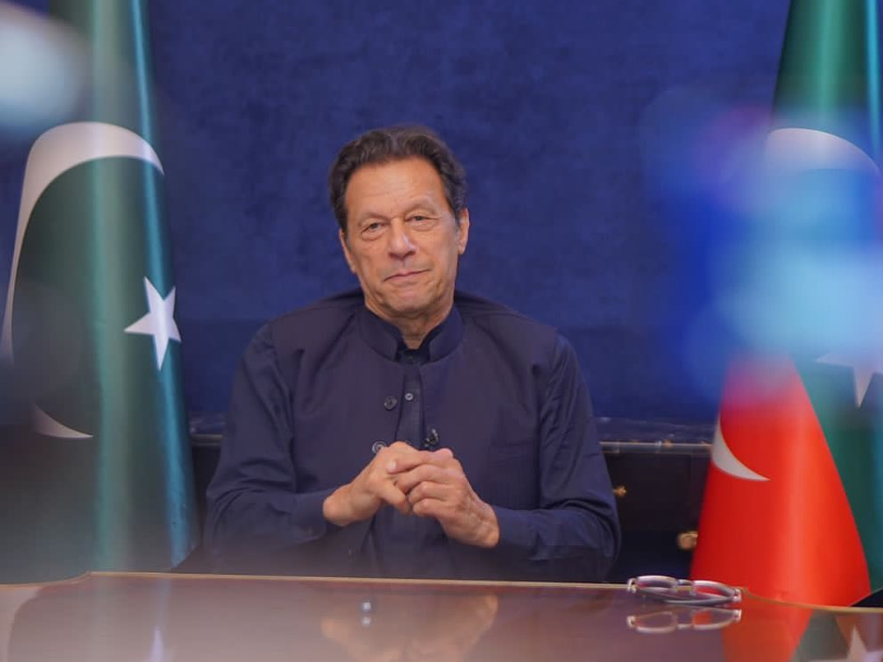 Foreign investors getting disturbing message: Imran