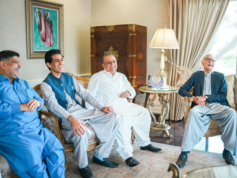 Tareen meets Aleem, likely to announce new political party in 72 hrs