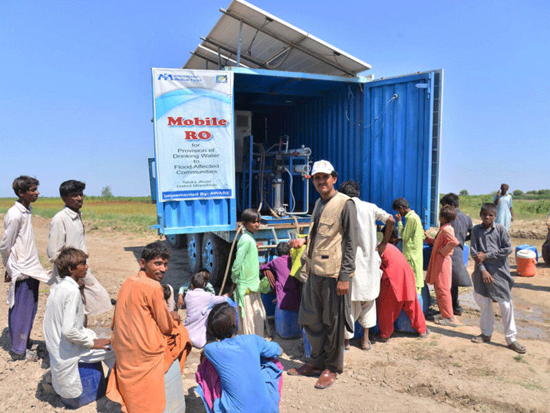 WHO Mission Head gives Rs135m to Sindh for flood response, provision of clean drinking water