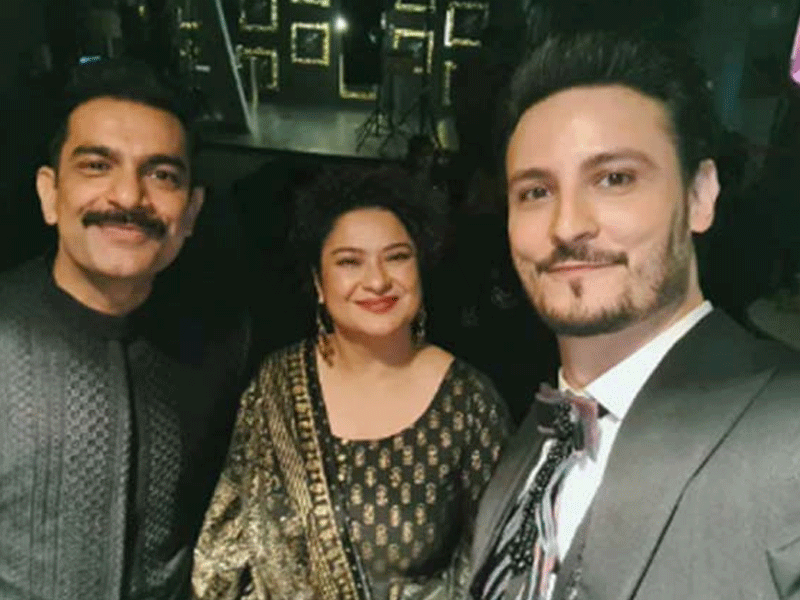 ‘Fan boy’ Osman Khalid poses with Sarmad Khoosat, Sania Saeed