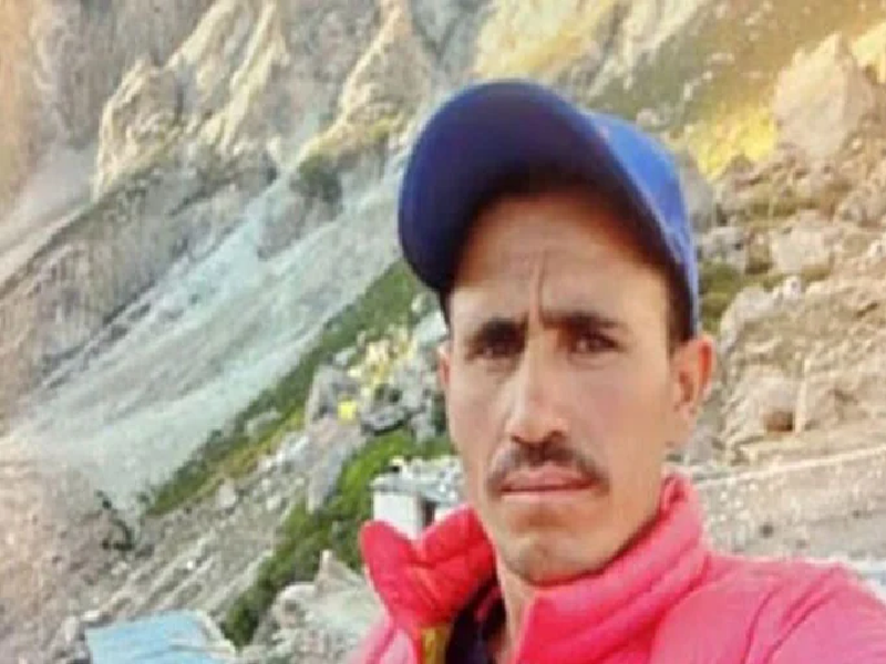 Pakistani climbers retrieve porter’s body, year after K2 summit