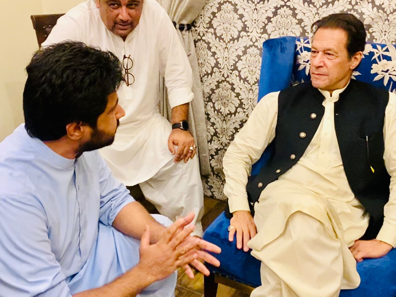 Arif Rind briefs Imran Khan regarding flood affectees in Sukkur