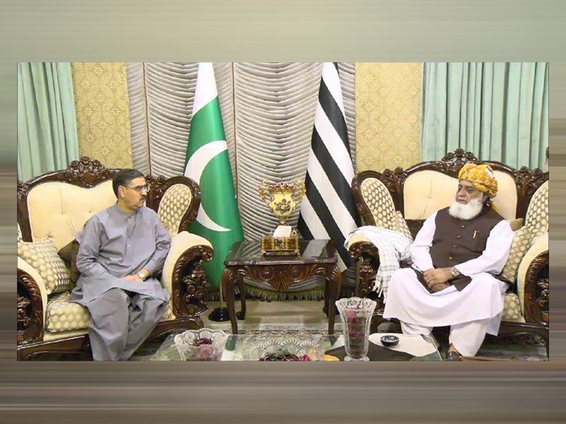 Anwar ul Haq visits Fazlur Rehman's residence to condole death of party workers