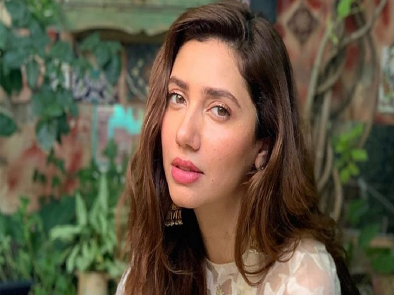 Mahira hosts star-studded birthday bash