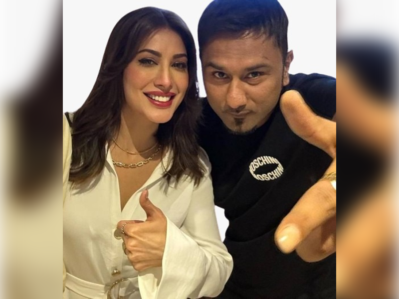 Mehwish Hayat gushes over working with Yo Yo Honey Singh