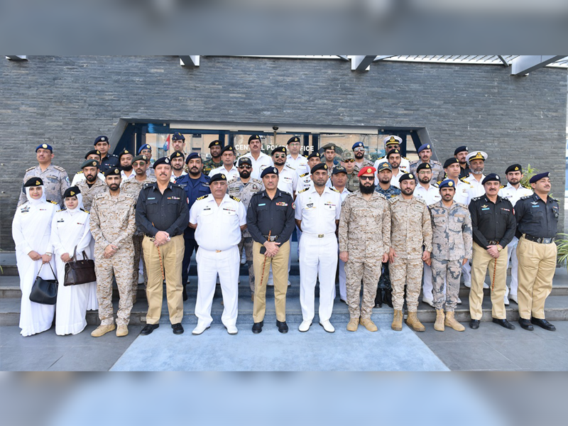 PN Staff Course team briefed on working capacity by Sindh IG on visit