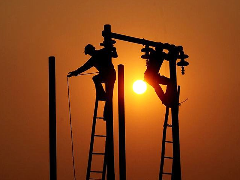 Electricity consumers in a fix