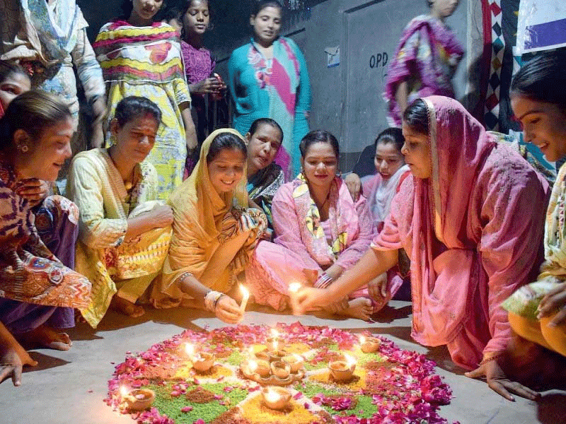 Hindus to get advance salary on eve of Diwali