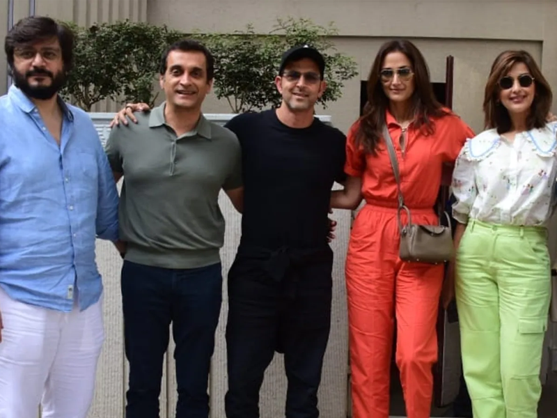 Hrithik Roshan, Sussanne Khan step out for lunch with Sonali Bendre and friends