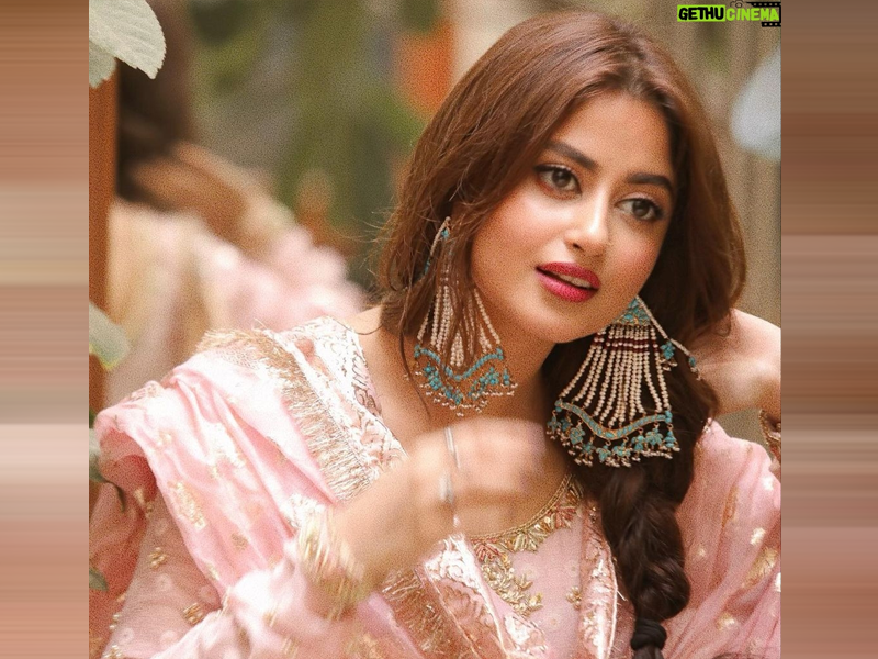 Shamoon praises Sajal’s exceptional acting talent