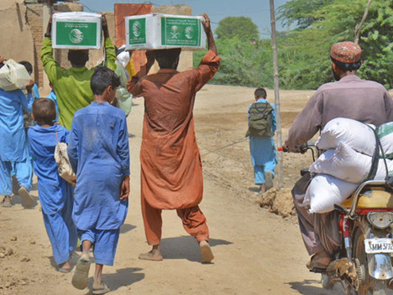 KSrelief Distributes 9,400 Food Packages In Flood-hit Sindh, Punjab ...