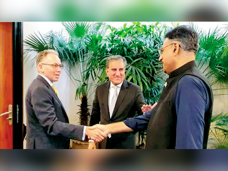 PTI leaders discuss regional, overall political situation with diplomatic corps