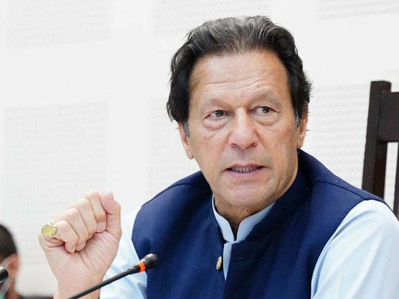 In talks with journalists, Imran Khan lauds role of judiciary