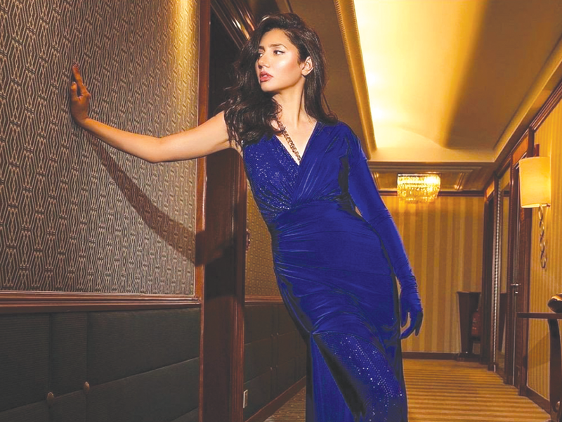 Mahira stuns at Saudi Arabia film fest, rubs shoulders with Hrithik