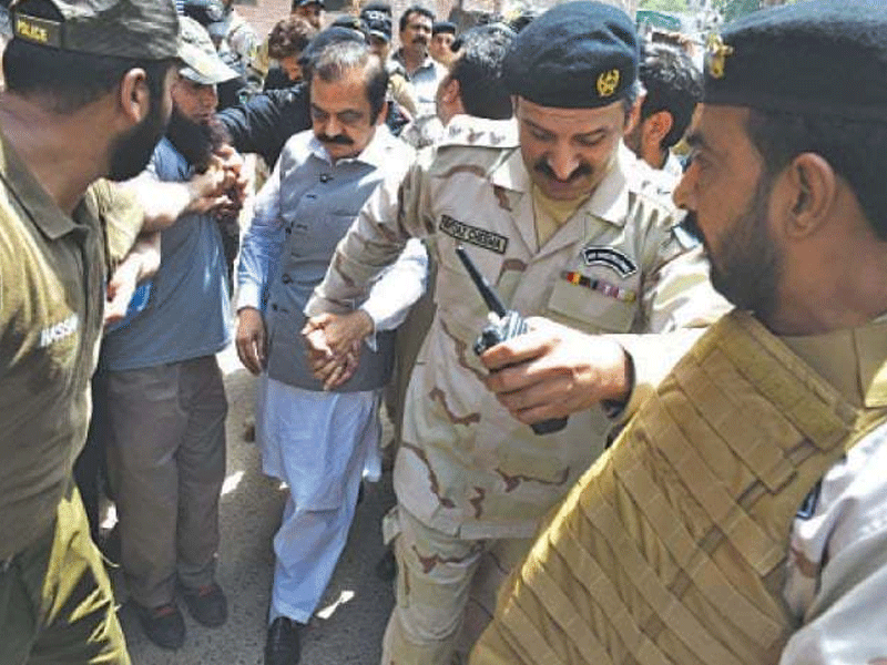 Rana Sanaullah awards medals to police personnel