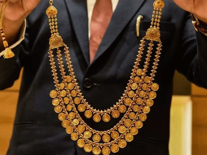 Gold sparkles as rupee slides over IMF deal delay