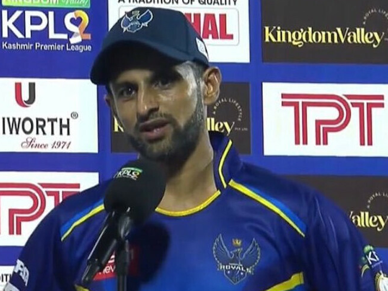 Shoaib Malik loses his cool during KPL match