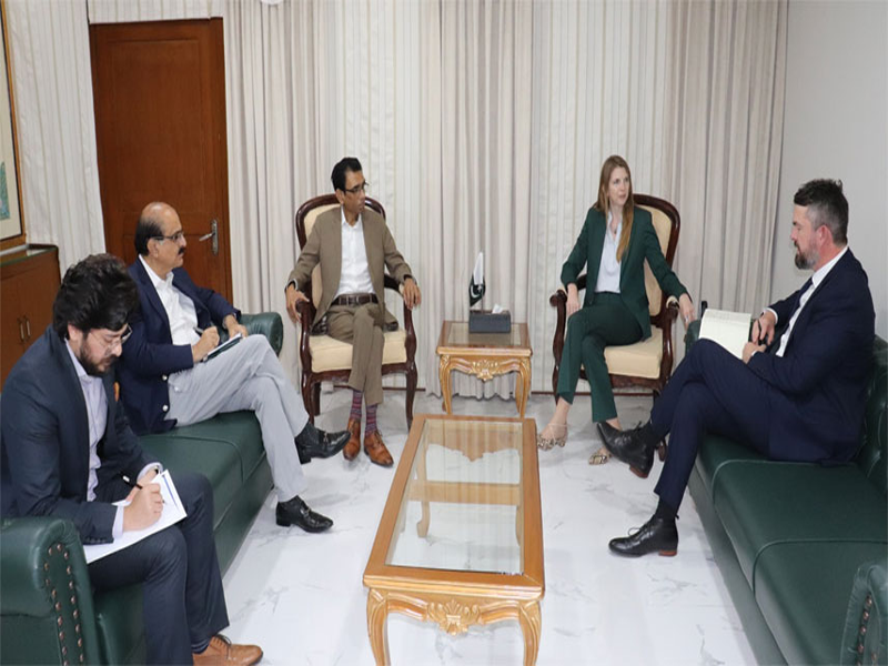 Khalid Maqbool meets UK Depy Foreign Secy at education forum