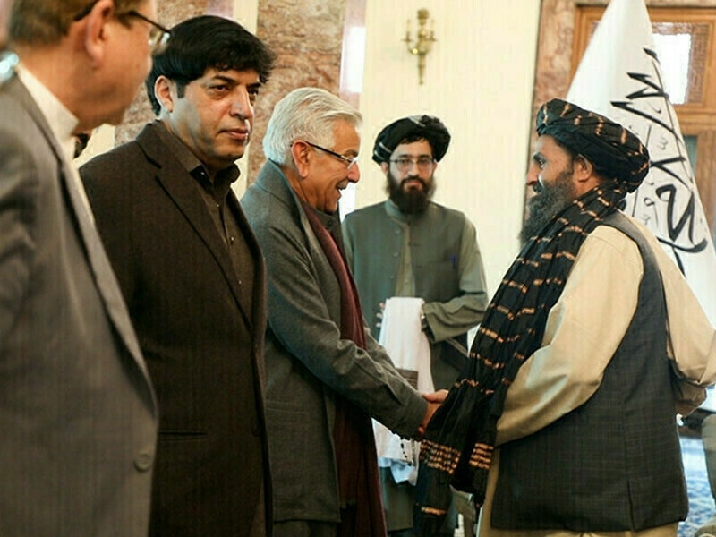 Defence Minister discusses key issues with Afghan govt