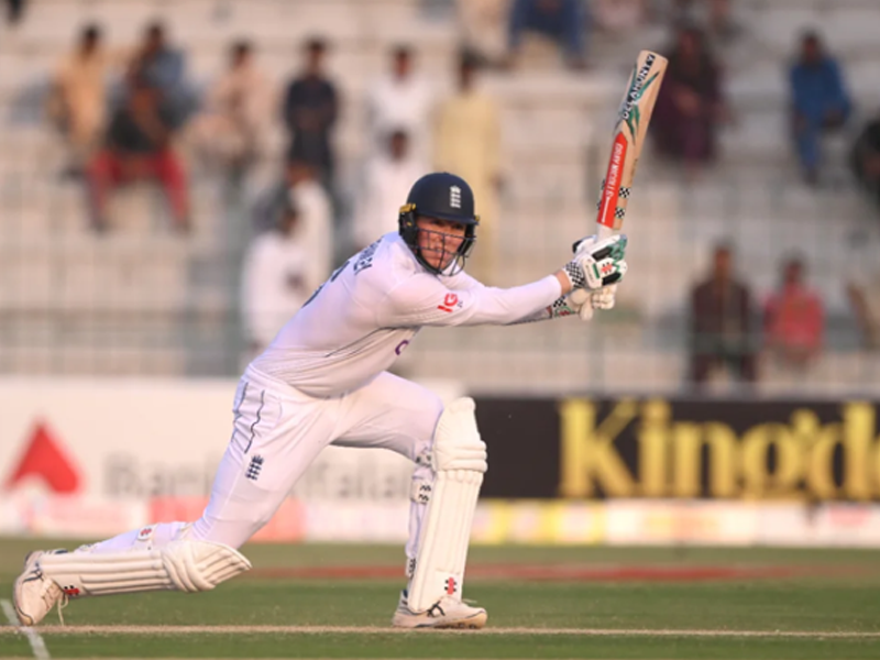 Crawley keeps England afloat after Pakistan pile 556