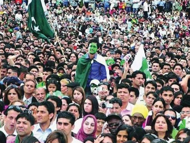 ‘Pakistan’s population likely to surge past 330 million by 2050’