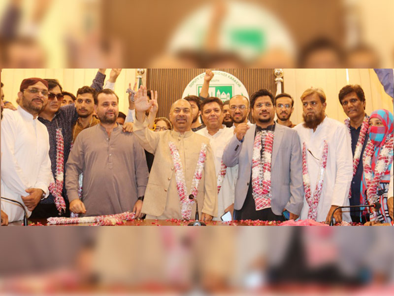 Newly-elected Chairman Saddar Town Mansoor takes oath