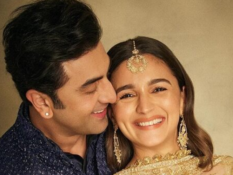 Alia marks 2nd wedding anniversary with Ranbir