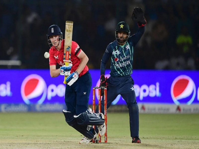 Hales, Brooks star as England beats Pakistan in first T20I