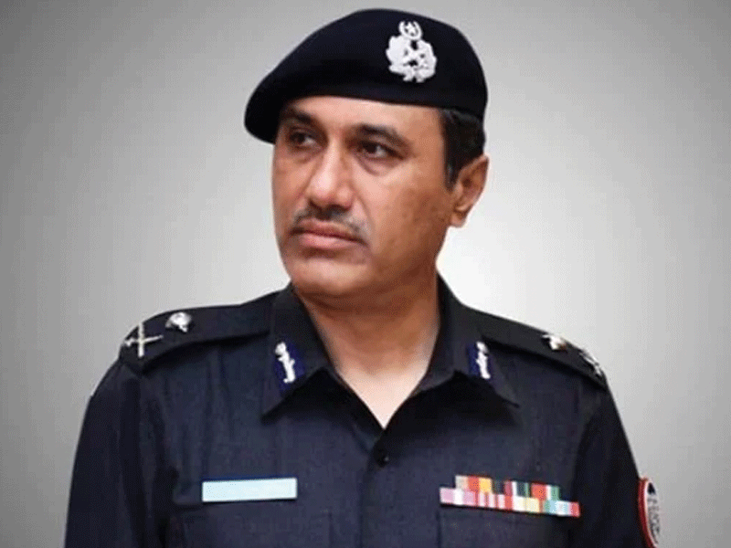 IGP Sindh visits Larkana, praises services of martyred policeman