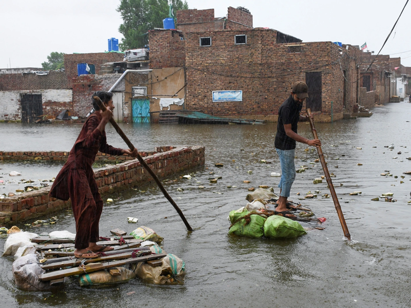 Pakistan struggles to avert danger as floods rise, fatalities cross 1,300