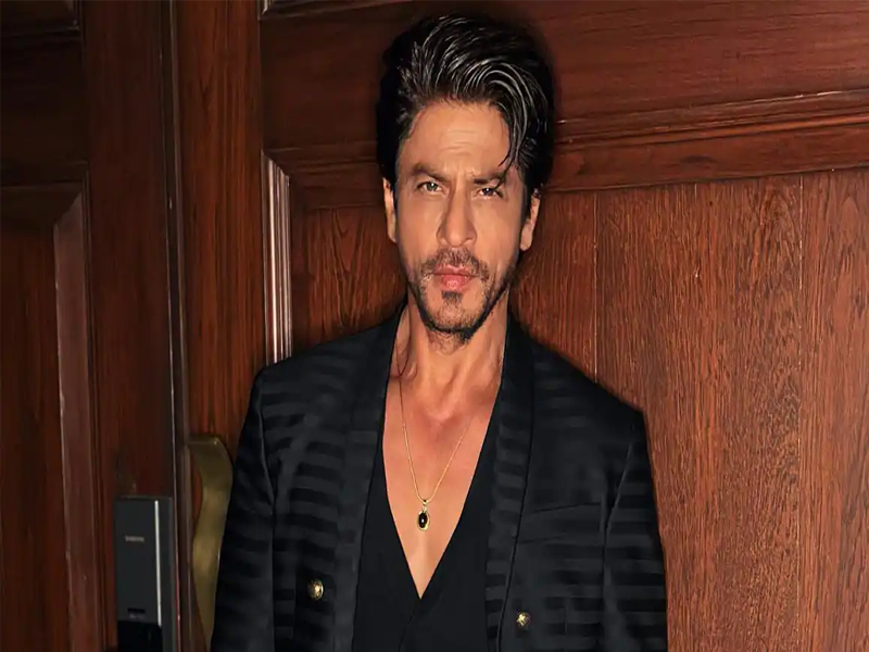 SRK visits slums at night to inquire about workers