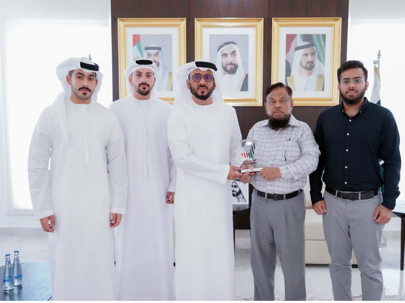 UAE CG Dr. Bakheet invites long-time employee, appreciates his services