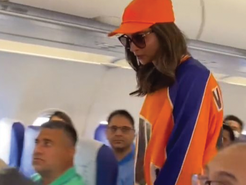 Deepika spotted travelling in economy class flight