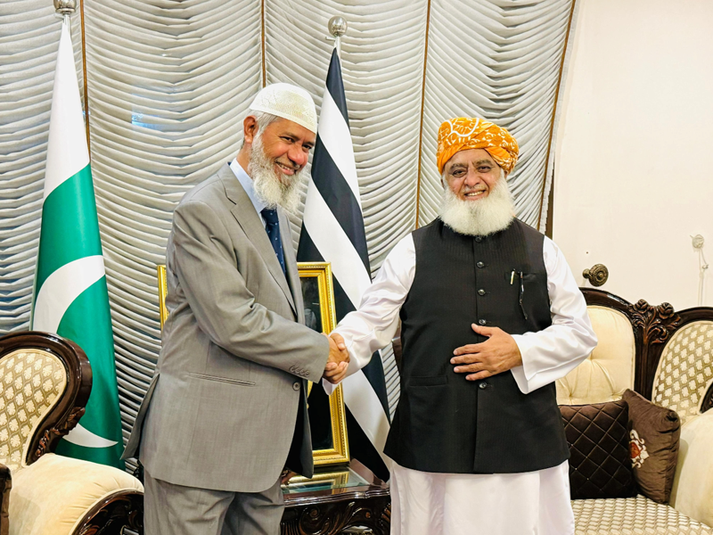 Dr Zakir meets Fazlur Rehman, lauds efforts for Muslim unity