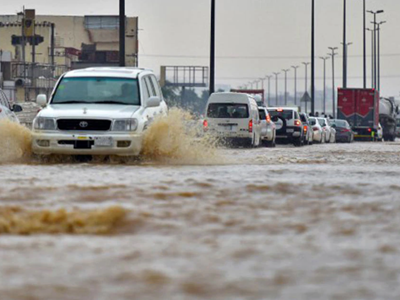 Two dead as Saudi storm closes schools, cuts main road to Mecca