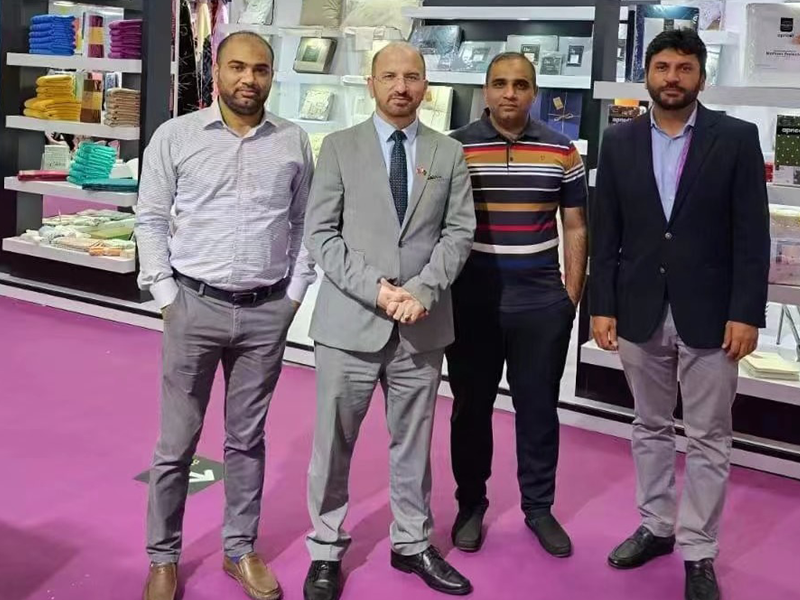 Pak CG visits Pakistani stalls in Canton Fair, Guangzhou