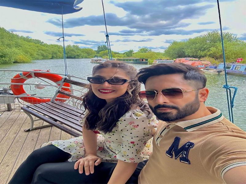 Ayeza, Danish ring in 10th wedding anniversary in England