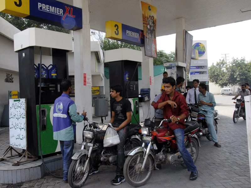 Petrol crisis to hit Pakistan by mid-Feb, refineries warn