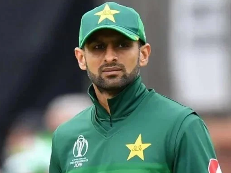 Shoaib Malik says ‘don’t want to be a burden on team, will play if Babar Azam desires’