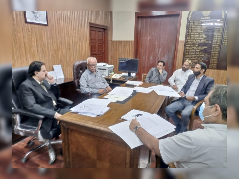 Waqar Mehdi seeks end to charged parking from PS to II Chundrigar Road