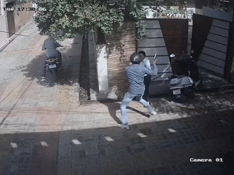 Robbers snatch bike at gunpoint