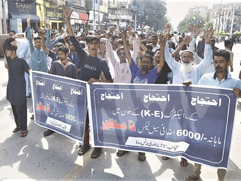 Traders block MA Jinnah Road against GST in KE bills