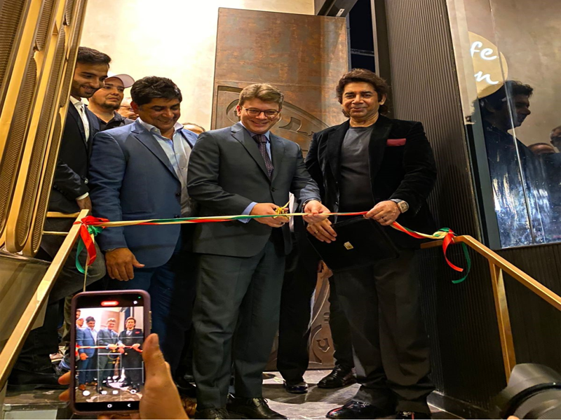 Italian CG Danilo Giurdanella inaugurates Novacolor Café