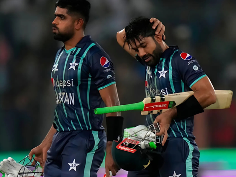 Imad Wasim comes to Babar Azam's support after T20I squad omission