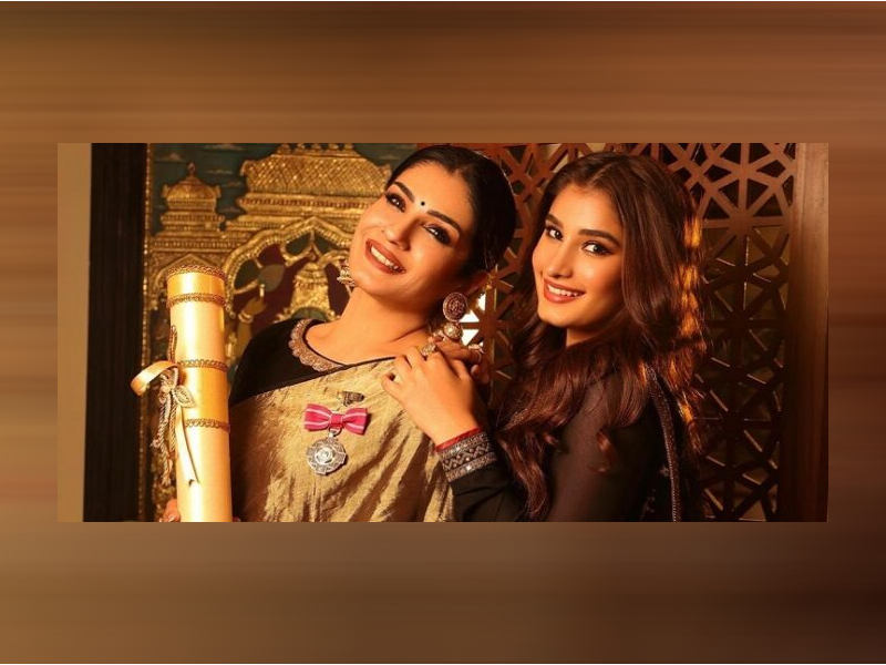 Raveena jets off with daughter in style