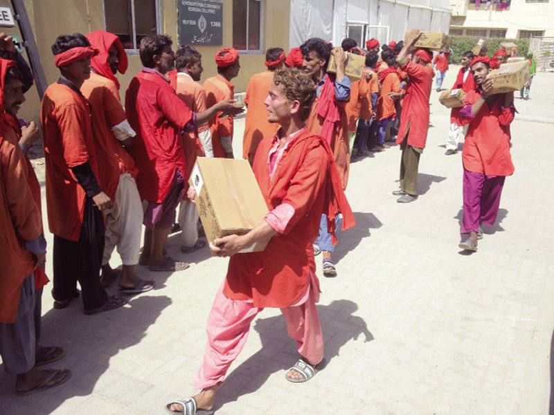 Ration bags distributed to ‘qulis’ on instructions of Governor Sindh