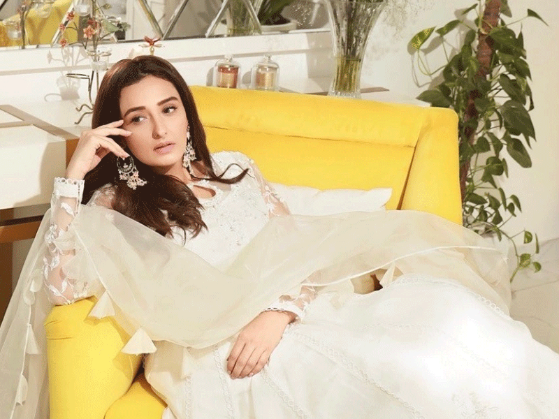 Momal Sheikh’s ravishing beauty in ethnic outfit